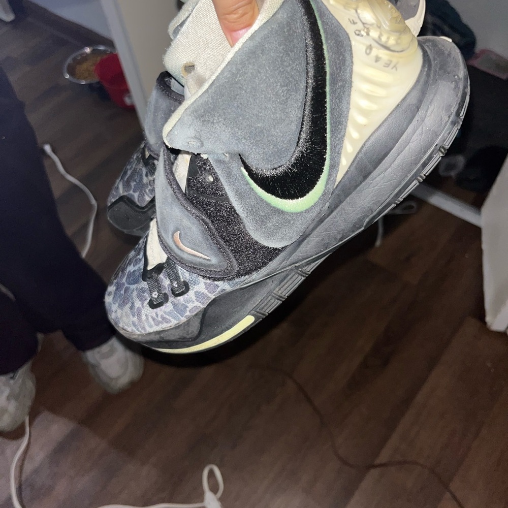 Nike Kids' Black and Cream Sneakers - Picture 2 of 3